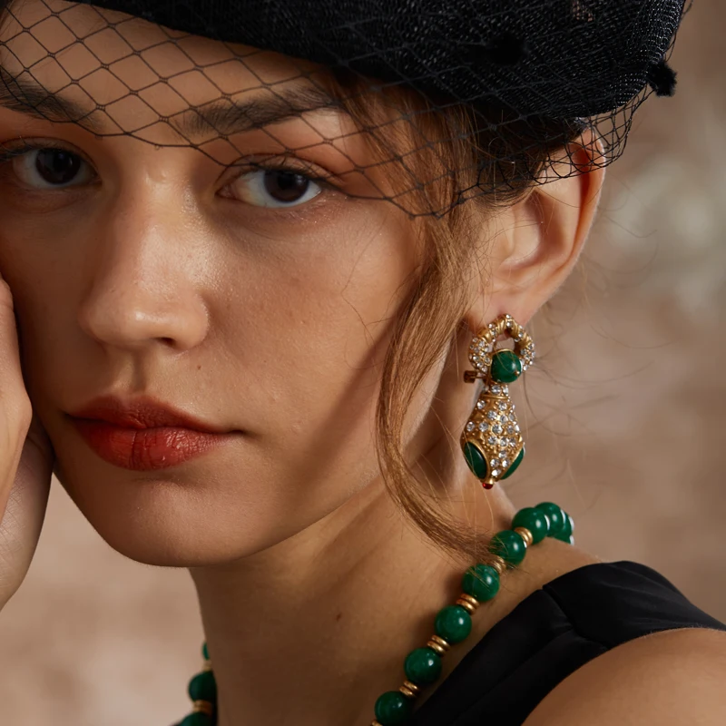 Vintage Green Earrings Snake Full Rhinestones Antique Gold Color Natural Stone Luxury Woman Accessories Jewelry High Quality
Vintage Green Earrings Snake Full Rhinestones Antique Gold Color Natural Stone Luxury Woman Accessories Jewelry High Quality