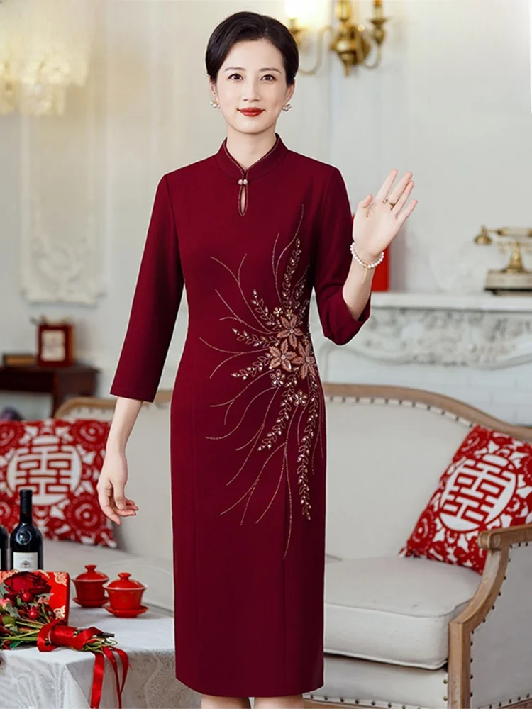 Elegant Embroidered Dress for Wedding Banquet High-Quality Cotton Material Suitable for Various Body Types
Elegant Embroidered Dress for Wedding Banquet High-Quality Cotton Material Suitable for Various Body Types