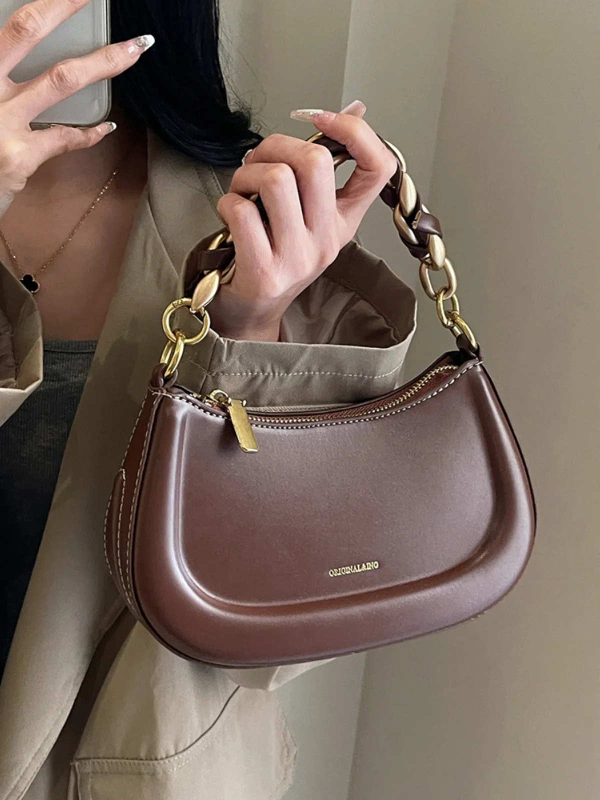 Handheld Chain Small Bag For Women New Retro Single Shoulder Bag Autumn Winter Fashion Versatile Texture PU Crossbody Bag
Handheld Chain Small Bag For Women New Retro Single Shoulder Bag Autumn Winter Fashion Versatile Texture PU Crossbody Bag