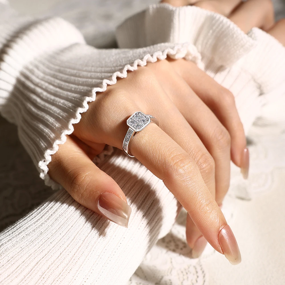 Mintybox D Color VVS1 Square Paved Moissanite Ring 925 Sterling Silver Wedding Engagement Fine Jewelry Gift For Women Ladies
Mintybox D Color VVS1 Square Paved Moissanite Ring 925 Sterling Silver Wedding Engagement Fine Jewelry Gift For Women Ladies