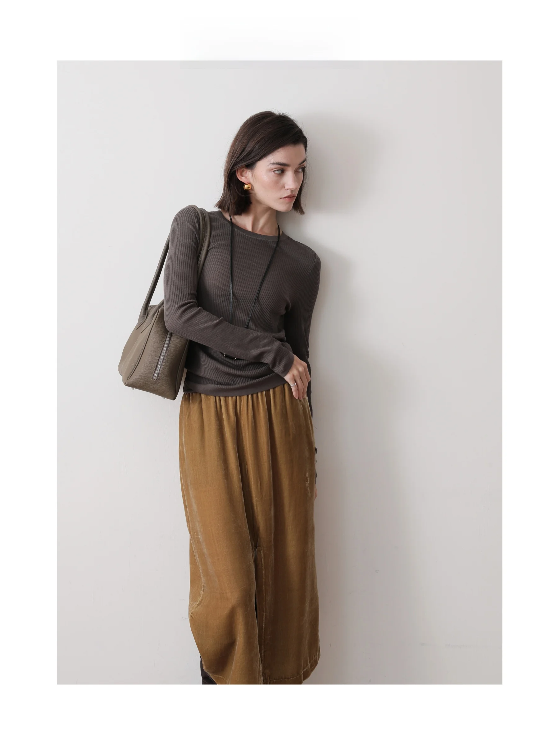 3HLADY Long Termism Minimalist Style Wool Blend Long Sleeve Knitted Sweater round Neck Ribbed Slim Fit Women's Fashion
3HLADY Long Termism Minimalist Style Wool Blend Long Sleeve Knitted Sweater round Neck Ribbed Slim Fit Women's Fashion
