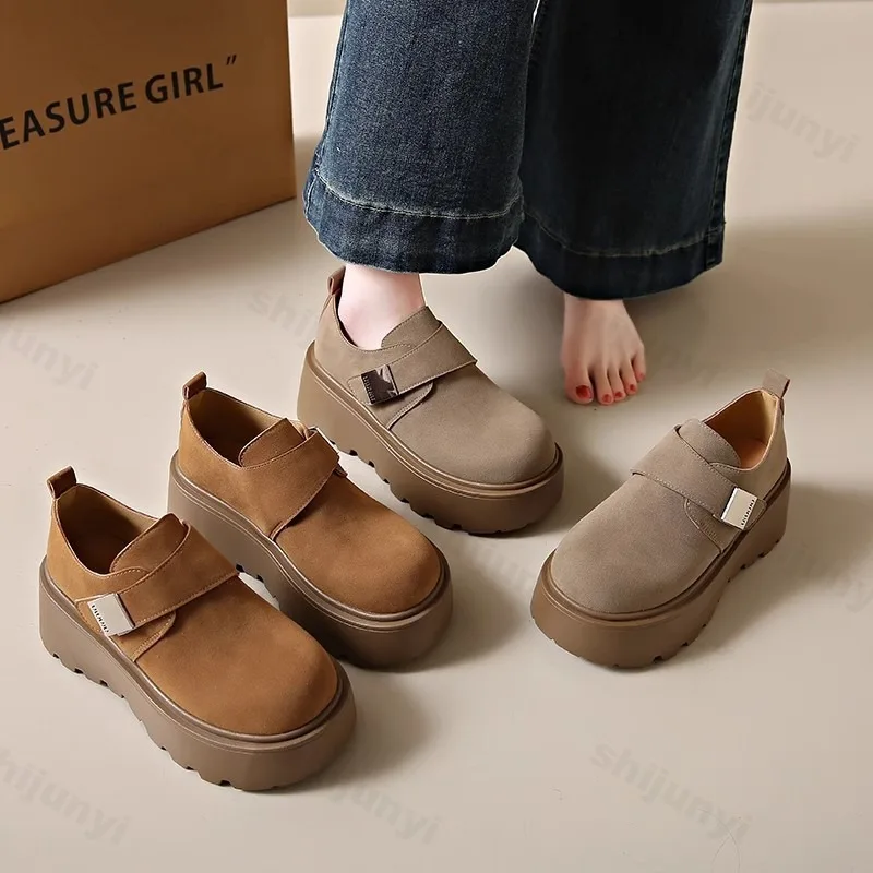 Fashion Retro Casual Thick Sole Single Shoes Women’s Spring 2025 Comfortable Versatile Metal Decorate Shallow Mouth Chunky Sheos
Fashion Retro Casual Thick Sole Single Shoes Women’s Spring 2025 Comfortable Versatile Metal Decorate Shallow Mouth Chunky Sheos