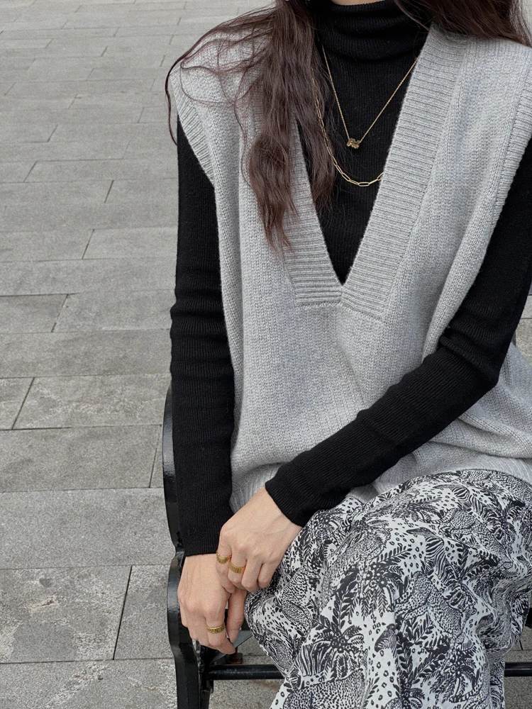 Жилет из 100% шерсти, вязаный, винтажный, с V-образным вырезом, свободный женский топ, ранняя осень, модный, повседневный, удобный, дышащий, легкий
Жилет из 100% шерсти, вязаный, винтажный, с V-образным вырезом, свободный женский топ, ранняя осень, модный, повседневный, удобный, дышащий, легкий