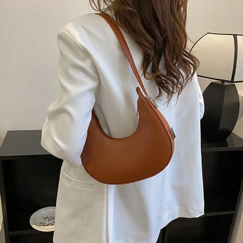 Fashion Luxury Leather Commuter Shoulder Bag,Women Clutch Handbag Purse Female Underarm Bag for Daily Use Versatile Tote Bag
Fashion Luxury Leather Commuter Shoulder Bag,Women Clutch Handbag Purse Female Underarm Bag for Daily Use Versatile Tote Bag