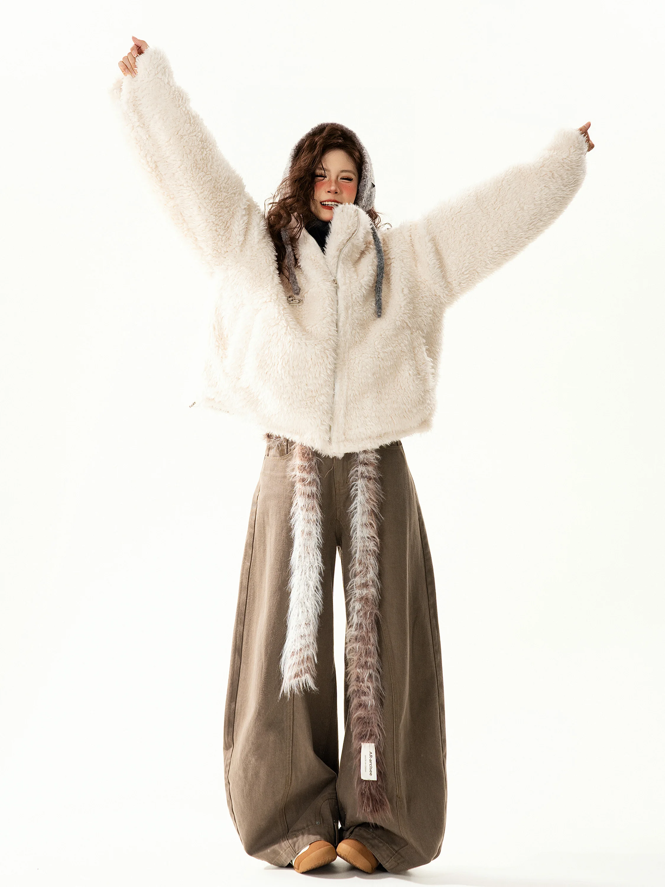 Женская ретро-куртка из плюшевого хлопка, двусторонняя, свободного кроя, зимняя, новый дизайн, модная, для повседневной носки, на молнии
Женская ретро-куртка из плюшевого хлопка, двусторонняя, свободного кроя, зимняя, новый дизайн, модная, для повседневной носки, на молнии