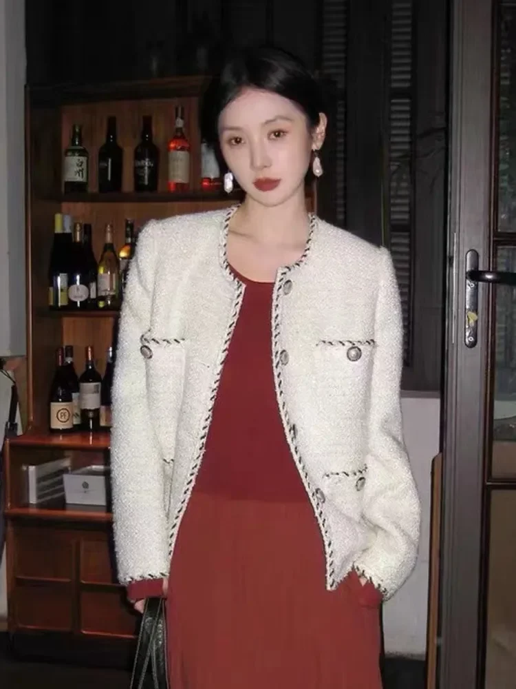 High Quality French Luxury Small Fragrance Tweed Jacket For Women 2023 Autumn Winter Korean Fashion Casual Loose Woolen Coats
High Quality French Luxury Small Fragrance Tweed Jacket For Women 2023 Autumn Winter Korean Fashion Casual Loose Woolen Coats