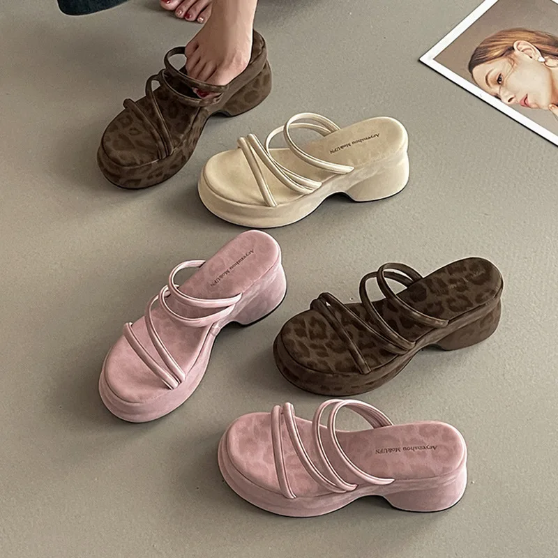 Summer Platform Heel Women Slippers Fashion Open Toe Narrow Band Slide Ladies Elegant Street Style Shoes Fashion Sandals Slides
Summer Platform Heel Women Slippers Fashion Open Toe Narrow Band Slide Ladies Elegant Street Style Shoes Fashion Sandals Slides