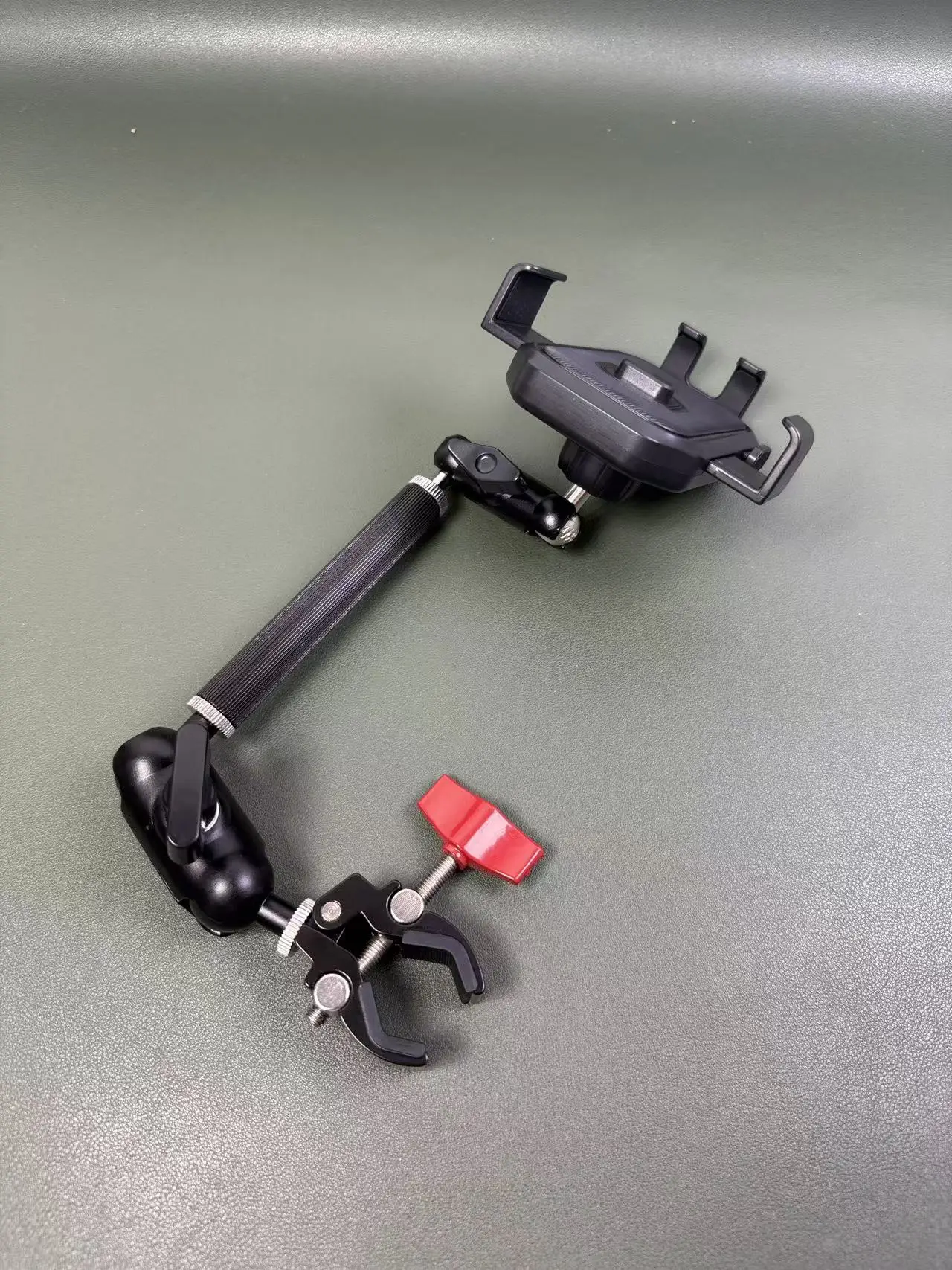 Rotating Joint Extended Aluminum Rod Adjustable Phone Holder Universal Desktop Clamp Suitable for round Tubes
Rotating Joint Extended Aluminum Rod Adjustable Phone Holder Universal Desktop Clamp Suitable for round Tubes