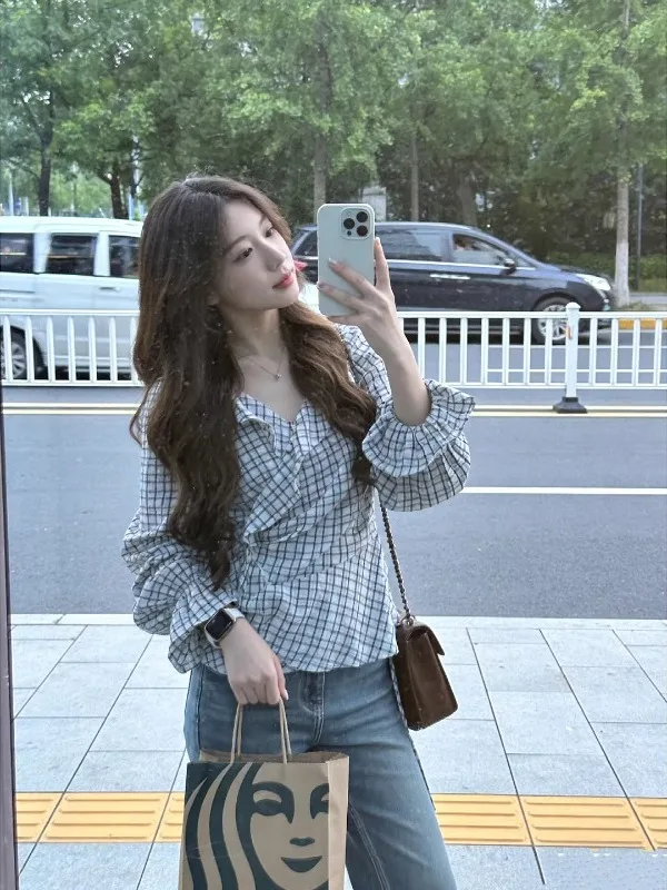 Summer Unique Waist-Cut Bell Sleeve Shirt plus Size Women's Fashionable V-Neck Pleated Shoulder Grid Shirt Korean Style Commute
Summer Unique Waist-Cut Bell Sleeve Shirt plus Size Women's Fashionable V-Neck Pleated Shoulder Grid Shirt Korean Style Commute