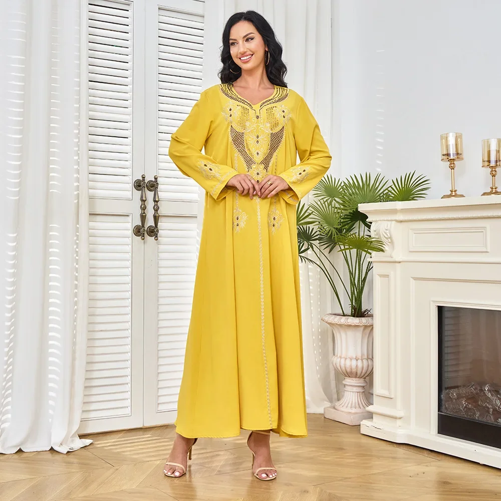 Fashionable New Style of Middle Eastern Ladies' Long Gowns, Embroidered and Diamond-studded Party Evening Dresses Muslim Dresses
Fashionable New Style of Middle Eastern Ladies' Long Gowns, Embroidered and Diamond-studded Party Evening Dresses Muslim Dresses