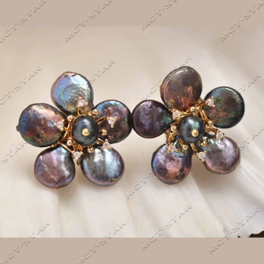 Серьги-гвоздики MTC·STAR ручной работы 28 мм с павлиньим черным монетом и жемчужным цветком CZ (Z14400)
Серьги-гвоздики MTC·STAR ручной работы 28 мм с павлиньим черным монетом и жемчужным цветком CZ (Z14400)