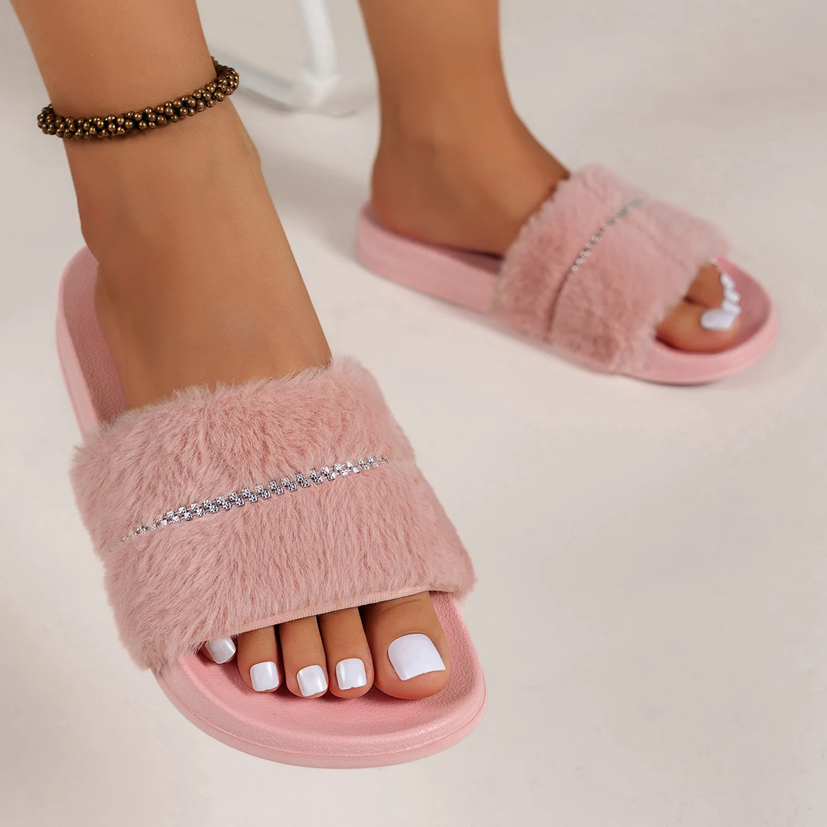 Women's Versatile Casual Fashion Lightweight Comfortable Soft-Soled Home and Outdoor Warm Open-Toe Slippers
Women's Versatile Casual Fashion Lightweight Comfortable Soft-Soled Home and Outdoor Warm Open-Toe Slippers