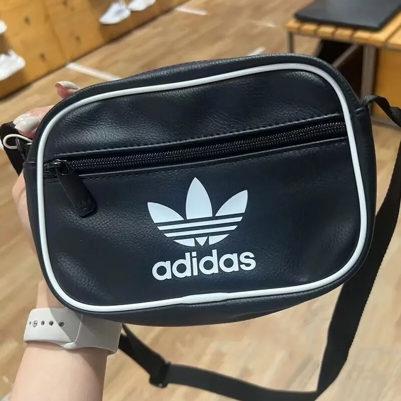Adidas Originals Series Black Leather Shoulder Bag Compact Stylish Zippered Pockets For Daily Use Street Fashion And Travel
Adidas Originals Series Black Leather Shoulder Bag Compact Stylish Zippered Pockets For Daily Use Street Fashion And Travel