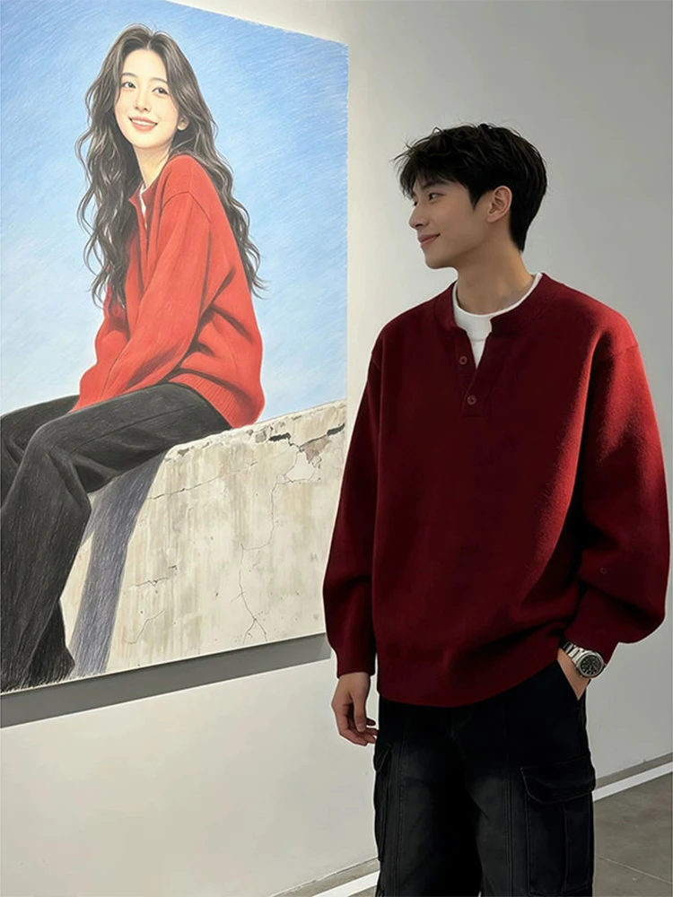 Красный трикотажный джемпер с воротником хенли для мужчин: модная зимняя базовая рубашка-имитация двойки, свободный крой, длинный рукав, круглый вырез
Красный трикотажный джемпер с воротником хенли для мужчин: модная зимняя базовая рубашка-имитация двойки, свободный крой, длинный рукав, круглый вырез