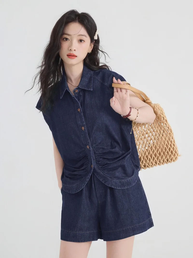 Hot Girl Denim Suit Women's Summer Vintage Turn-down Collar Pleated Shirt Wide-leg Shorts Two-piece Set Fashion Female Clothes
Hot Girl Denim Suit Women's Summer Vintage Turn-down Collar Pleated Shirt Wide-leg Shorts Two-piece Set Fashion Female Clothes