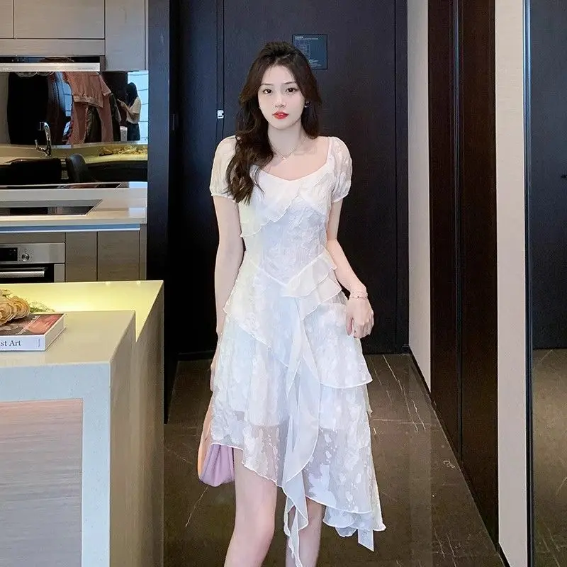 2025 Summer Short Sleeve White Irregular Fairycore Dress for Women Korean Cute Slim Fit Temperament Elegant Vacation Beach Dress
2025 Summer Short Sleeve White Irregular Fairycore Dress for Women Korean Cute Slim Fit Temperament Elegant Vacation Beach Dress