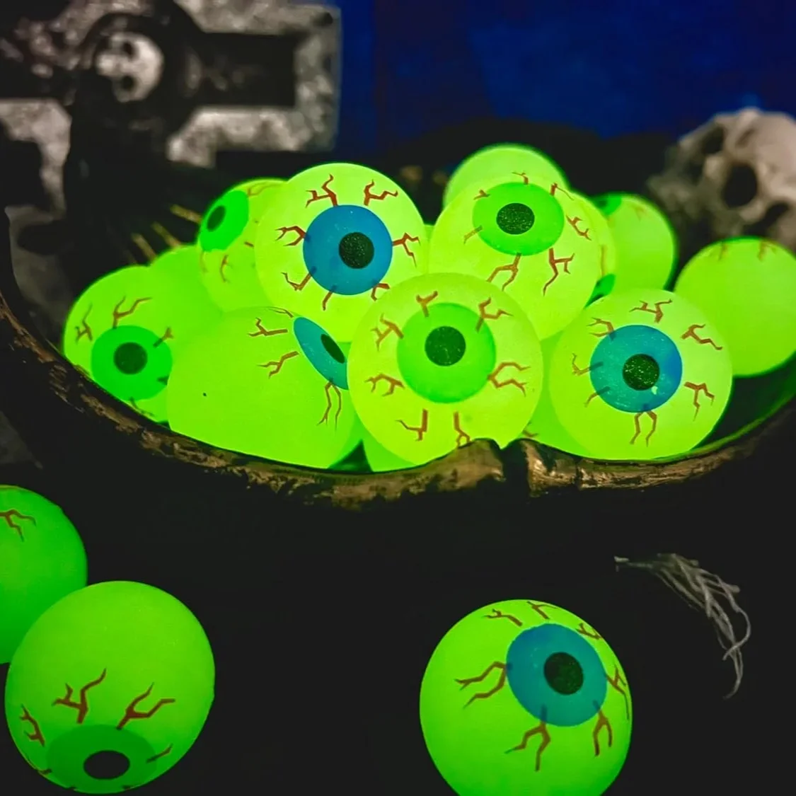 10/20pcs Glow In The Dark Eyeball 32MM Bouncy Ball Halloween Supplies Horror Luminous Scary Kids Toys Gift Halloween Decoration
10/20pcs Glow In The Dark Eyeball 32MM Bouncy Ball Halloween Supplies Horror Luminous Scary Kids Toys Gift Halloween Decoration