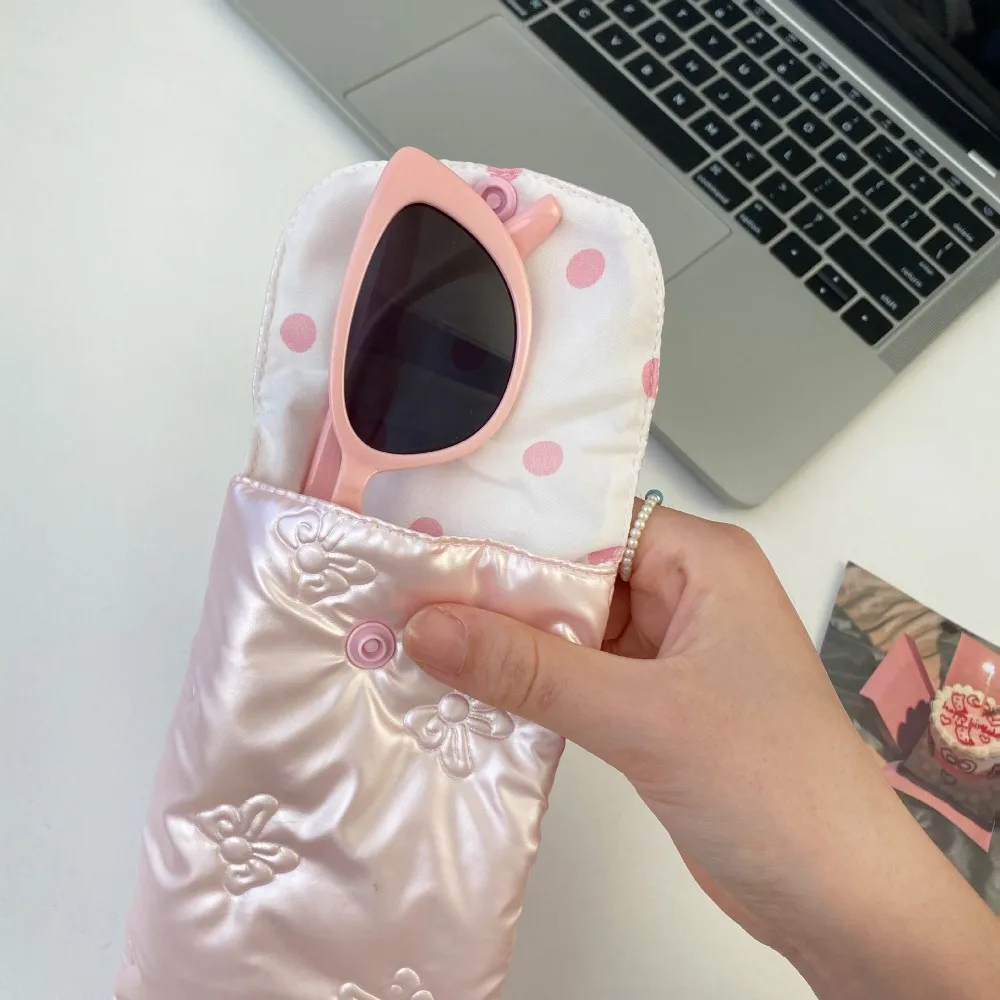 Cotton Filled Glossy Glasses Bag Korean Style Lightweight Bow Pattern Eyeglasses Case Press Buckle Pressure Resistant
Cotton Filled Glossy Glasses Bag Korean Style Lightweight Bow Pattern Eyeglasses Case Press Buckle Pressure Resistant