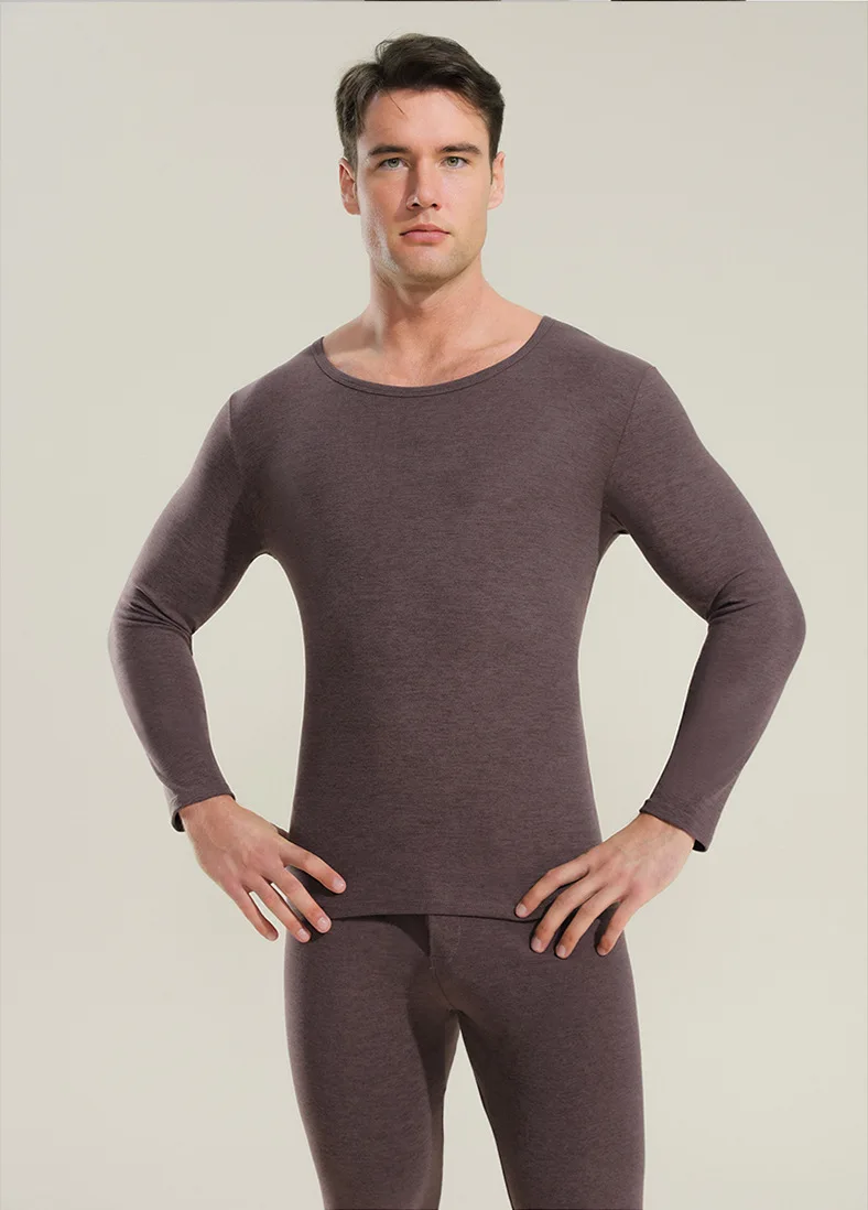 Мужской легкий термокомплект: лонгслив с воротником-стойкой и брюки с высокой талией на мягкой начесной подкладке для зимнего тепла
Мужской легкий термокомплект: лонгслив с воротником-стойкой и брюки с высокой талией на мягкой начесной подкладке для зимнего тепла