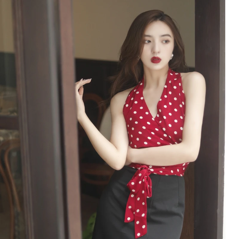 Red Vintage Shoulder-Cut Acetate Hong Kong Style Sleeveless Women's Top Juju Sister's Sexy V-Neck Small Shirt for Women
Red Vintage Shoulder-Cut Acetate Hong Kong Style Sleeveless Women's Top Juju Sister's Sexy V-Neck Small Shirt for Women