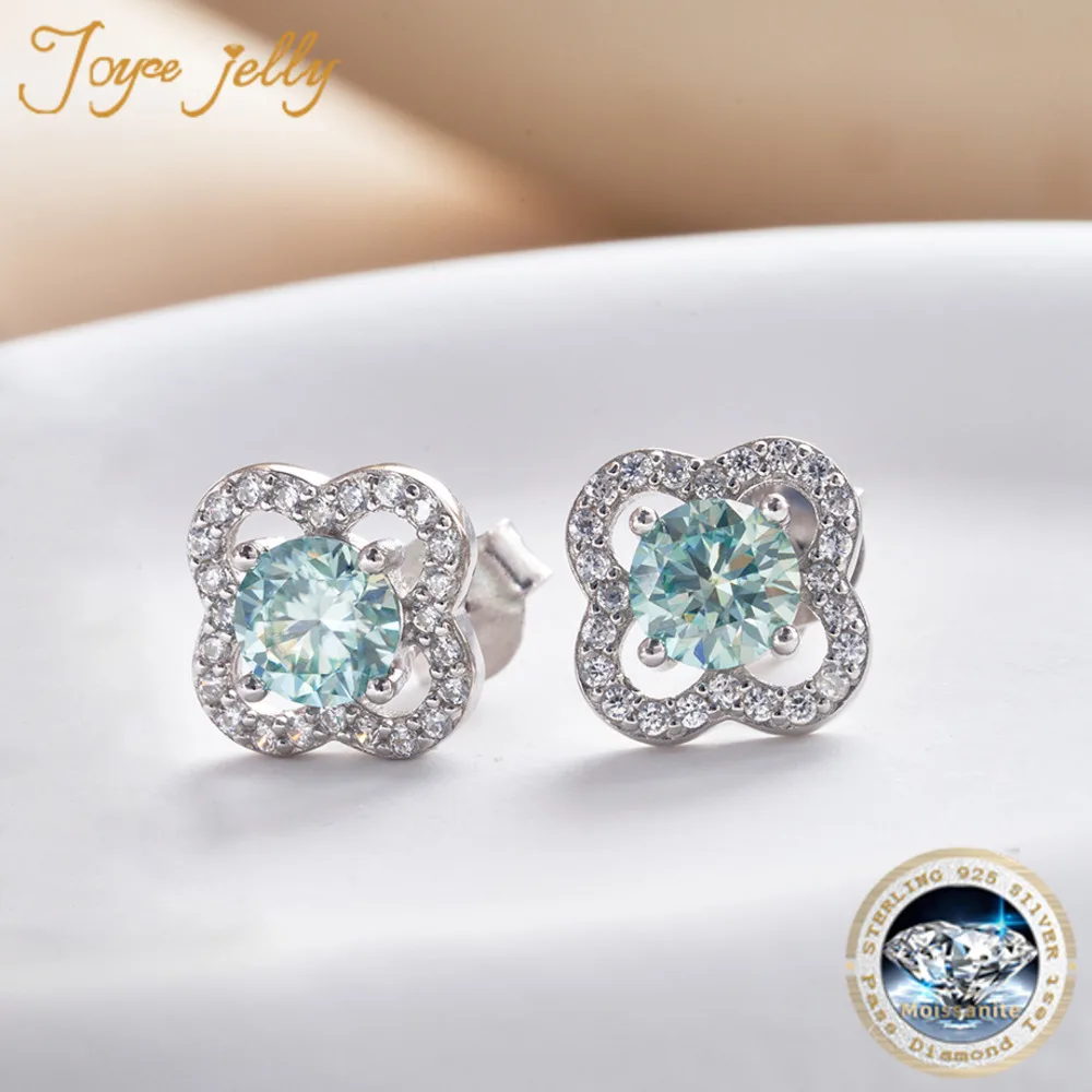 JoyceJelly S925 Sterling Silver Moissanite Jewelry Clover Stud Earrings For Women Inlaid D Color 0.5ct GRA Certified Lab Diamond
JoyceJelly S925 Sterling Silver Moissanite Jewelry Clover Stud Earrings For Women Inlaid D Color 0.5ct GRA Certified Lab Diamond
