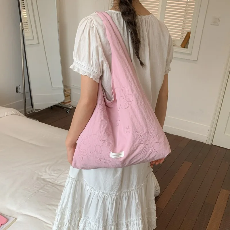 Trendy Casual Diaper Bag Women Crossbody Handbag With Letter Logo Large Capacity Elegant Original Retro
Trendy Casual Diaper Bag Women Crossbody Handbag With Letter Logo Large Capacity Elegant Original Retro