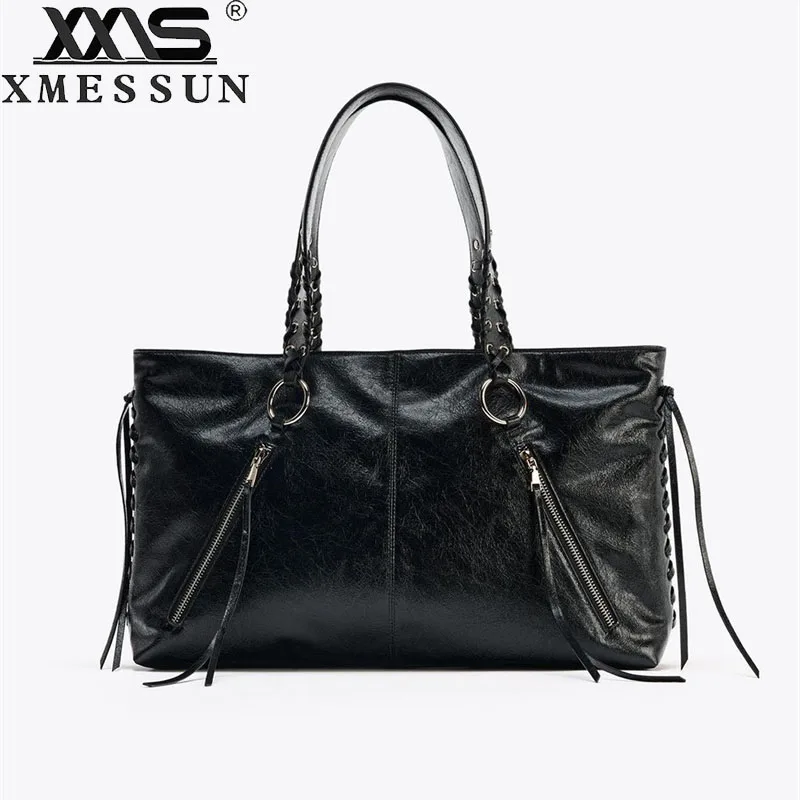 Women New Retro Niche Design Rivet Shoulder Bag,Fashion Large Capacity Multifunctional Versatile Commuter Tote Handbag Underarm
Women New Retro Niche Design Rivet Shoulder Bag,Fashion Large Capacity Multifunctional Versatile Commuter Tote Handbag Underarm
