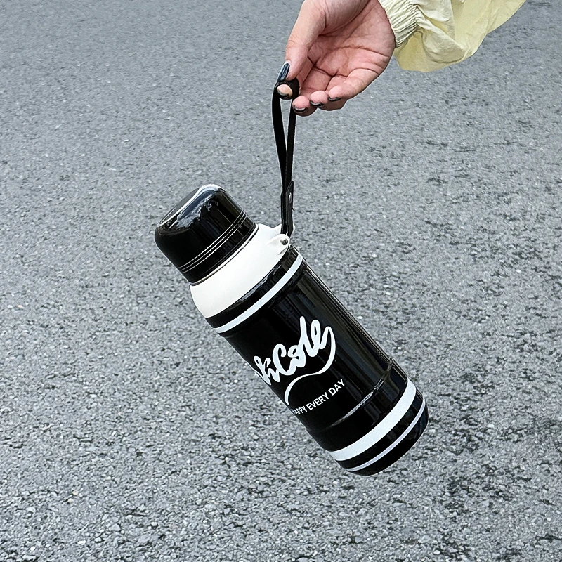 1pc 800ML Sports Insulated Water Bottle with Bowl Lid & Rope Handle, Portable Outdoor Hot & Cold Flask
1pc 800ML Sports Insulated Water Bottle with Bowl Lid & Rope Handle, Portable Outdoor Hot & Cold Flask
