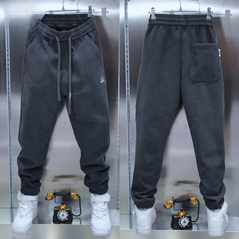 Новые осенние мужские повседневные брюки из трикотажного твила, свободные прямые брюки, универсальные, высокого качества, для делового стиля и повседневной носки.
Новые осенние мужские повседневные брюки из трикотажного твила, свободные прямые брюки, универсальные, высокого качества, для делового стиля и повседневной носки.