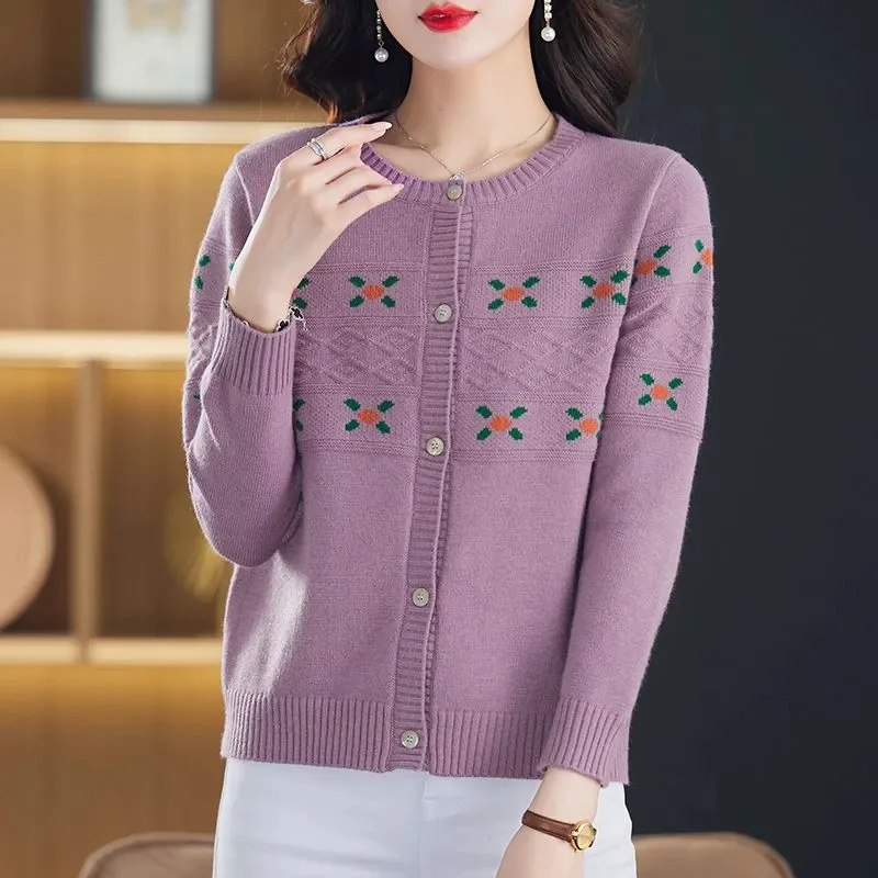 Весенне-осенний женский свитер, кардиган, пальто, новый жаккардовый однобортный вязаный свитер с вышивкой и круглым вырезом, короткая куртка, женские топы
Весенне-осенний женский свитер, кардиган, пальто, новый жаккардовый однобортный вязаный свитер с вышивкой и круглым вырезом, короткая куртка, женские топы