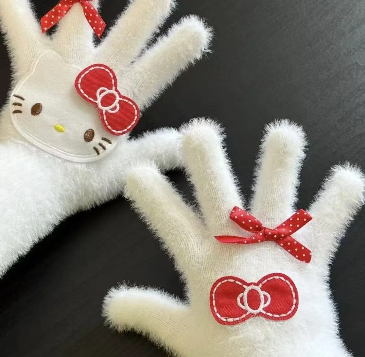kawaii Hello Kitty Coral Velvet Gloves Women's Winter Girls' Heart Electric Bike Female Winter Outdoor Warm Windproof Gloves Gl
kawaii Hello Kitty Coral Velvet Gloves Women's Winter Girls' Heart Electric Bike Female Winter Outdoor Warm Windproof Gloves Gl