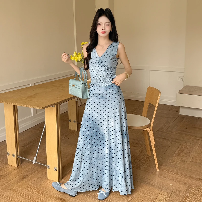 Summer 2026 Polka Dot Floral Print Halterneck Short Set Women's Gored Skirt Vest Two-Piece Suit Office Wear Summer Collection
Summer 2026 Polka Dot Floral Print Halterneck Short Set Women's Gored Skirt Vest Two-Piece Suit Office Wear Summer Collection