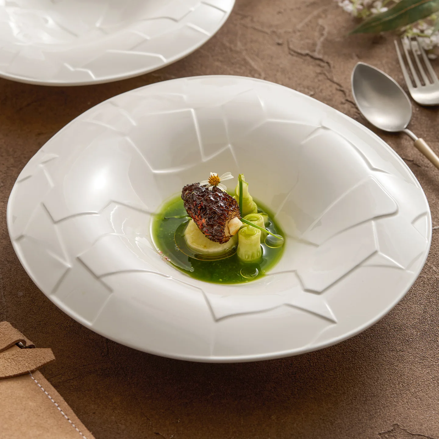 Ceramic fission pattern ceramic bowl high-end hotel tableware soup noodle bowl ceremonial plate beautiful
Ceramic fission pattern ceramic bowl high-end hotel tableware soup noodle bowl ceremonial plate beautiful