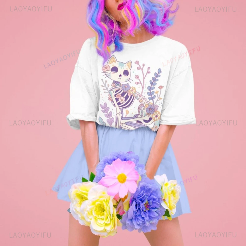 Kawaii Pastel Goth Cat Skeleton T-Shirt Woman Man Summer Cotton Printed T-shirt Casual Streetwear Clothes Vintage Aesthetic Tops
Kawaii Pastel Goth Cat Skeleton T-Shirt Woman Man Summer Cotton Printed T-shirt Casual Streetwear Clothes Vintage Aesthetic Tops