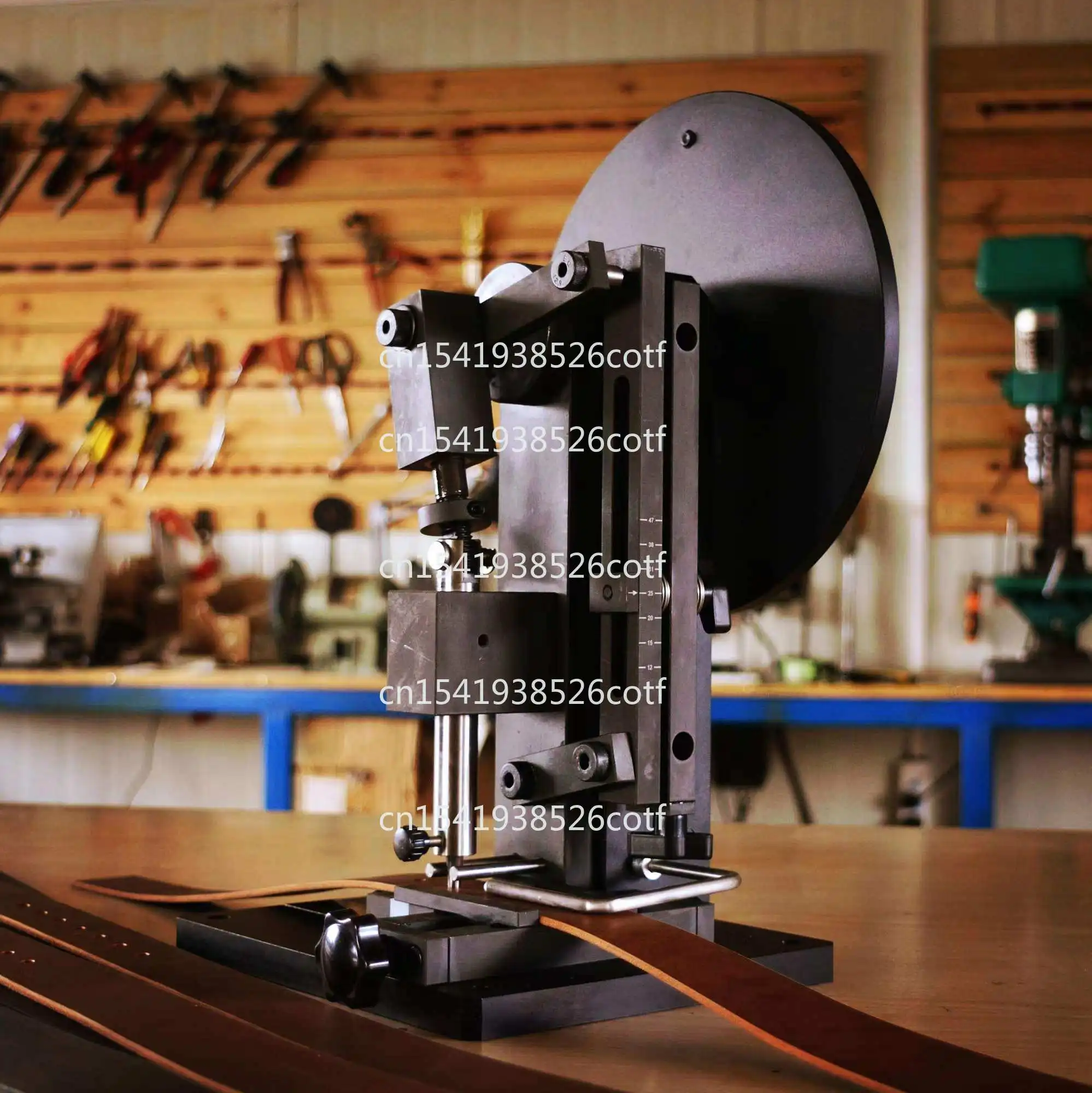 Многофункциональный ручной дырокол для ремней с регулируемым расстоянием между отверстиями, ручное центрирование отверстий для плечевых ремней
Многофункциональный ручной дырокол для ремней с регулируемым расстоянием между отверстиями, ручное центрирование отверстий для плечевых ремней