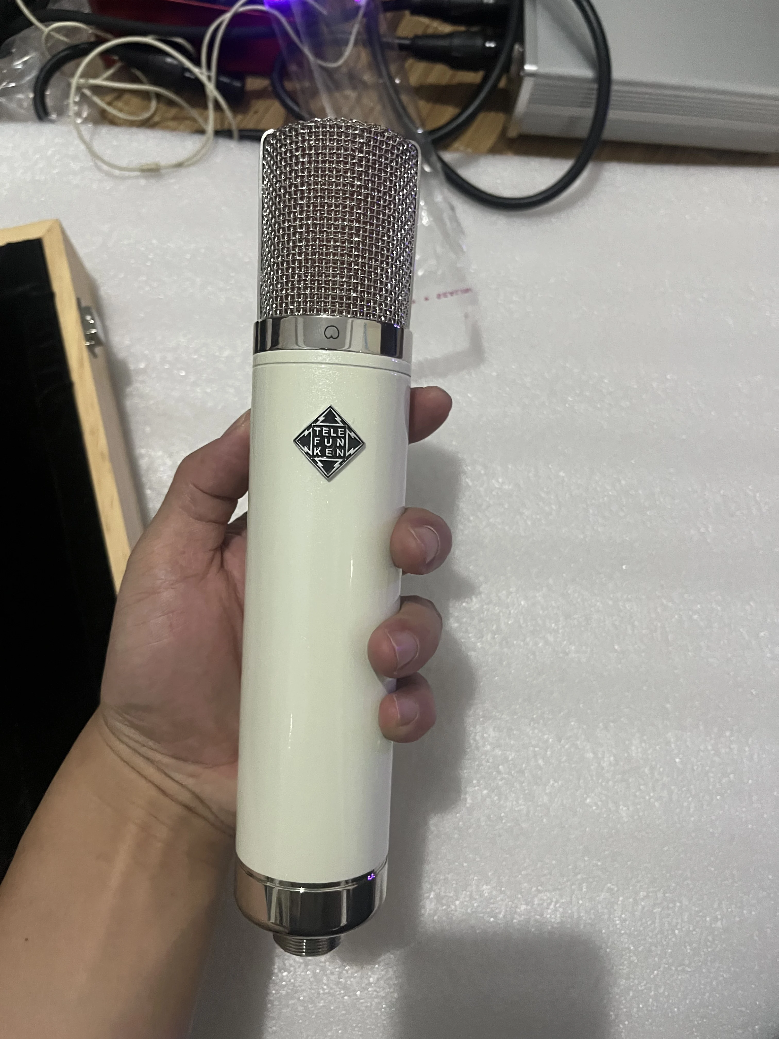 Professional tube microphone, professional studio tube AK47 microphone
Professional tube microphone, professional studio tube AK47 microphone