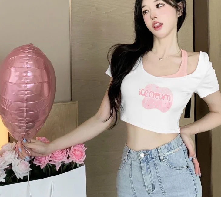 Y2K Tops Korean Fresh Sweet Women's Short Sleeved Top Niche Fake Two Piece Strap Hanging Neck Design Letter Printed Y2K Crop Top
Y2K Tops Korean Fresh Sweet Women's Short Sleeved Top Niche Fake Two Piece Strap Hanging Neck Design Letter Printed Y2K Crop Top