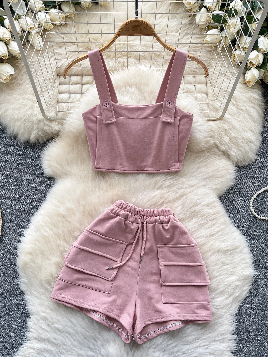 Foamlina Y2k Girl Top Skirt Suit Summer New Fashion Buckle-down Suspender Button Top + High Waist Pocket Wide Leg Shorts Suit
Foamlina Y2k Girl Top Skirt Suit Summer New Fashion Buckle-down Suspender Button Top + High Waist Pocket Wide Leg Shorts Suit