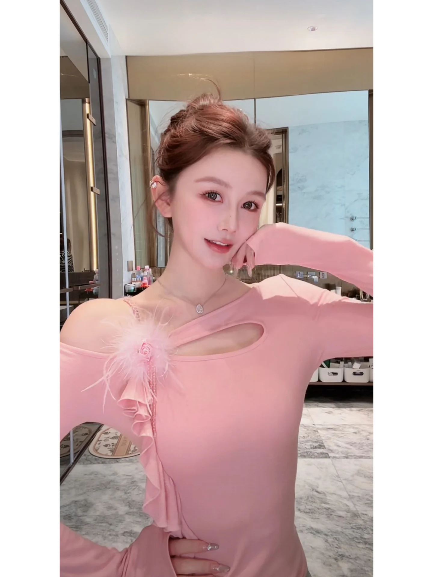 AZZHEN Gentle Sle Ostrich Feather Flower Knitted Top oulder Baring Design Slim Fit ort Sve Women's Faion Spring
AZZHEN Gentle Sle Ostrich Feather Flower Knitted Top oulder Baring Design Slim Fit ort Sve Women's Faion Spring