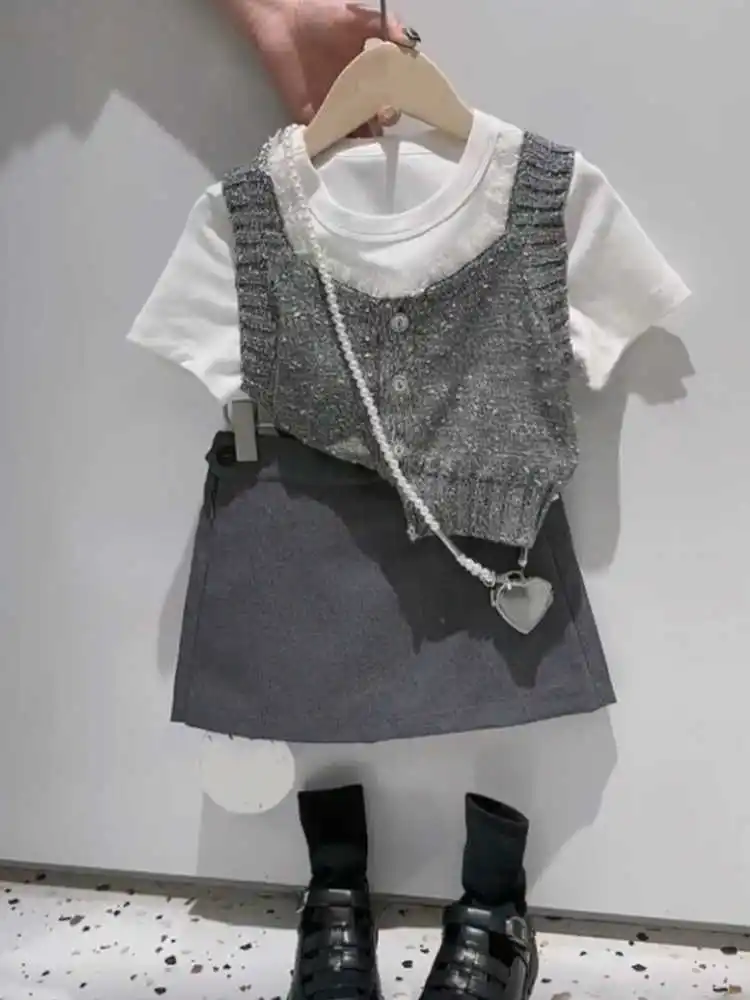 Girls' Set 2025 Spring Mid to Large Children's Fashion Girls' Knitted Vest Short Sleeve T-shirt Short Skirt 2-Piece Set T
Girls' Set 2025 Spring Mid to Large Children's Fashion Girls' Knitted Vest Short Sleeve T-shirt Short Skirt 2-Piece Set T