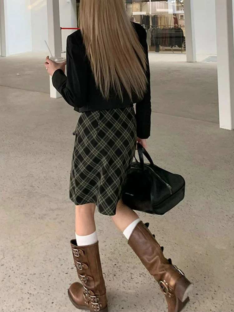 Облегающая юбка с цветочным принтом для женщин: осенняя, весенняя, летняя, в стиле бохо, винтажная, романтичная, нежная, женственная, с узором роз.
Облегающая юбка с цветочным принтом для женщин: осенняя, весенняя, летняя, в стиле бохо, винтажная, романтичная, нежная, женственная, с узором роз.