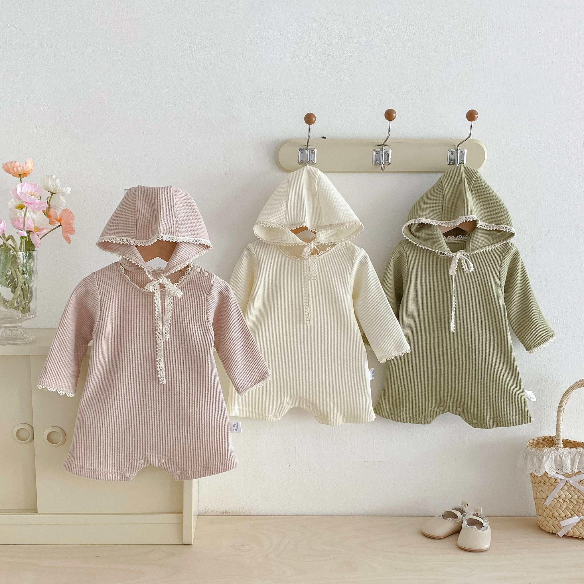 Korean version of autumn baby girl basic simple and comfortable waffle lace collar long sleeve jumpsuit, baby girl solid color a
Korean version of autumn baby girl basic simple and comfortable waffle lace collar long sleeve jumpsuit, baby girl solid color a