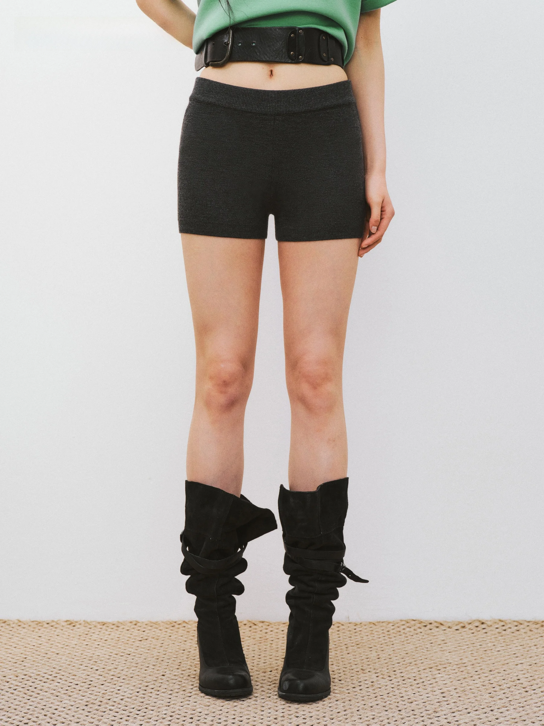 VERMO Comfortable Knitted Woolen Shorts Practical Lightweight Natural Waist Slim Fit Machine Washable Ladies Fashion Spring
VERMO Comfortable Knitted Woolen Shorts Practical Lightweight Natural Waist Slim Fit Machine Washable Ladies Fashion Spring