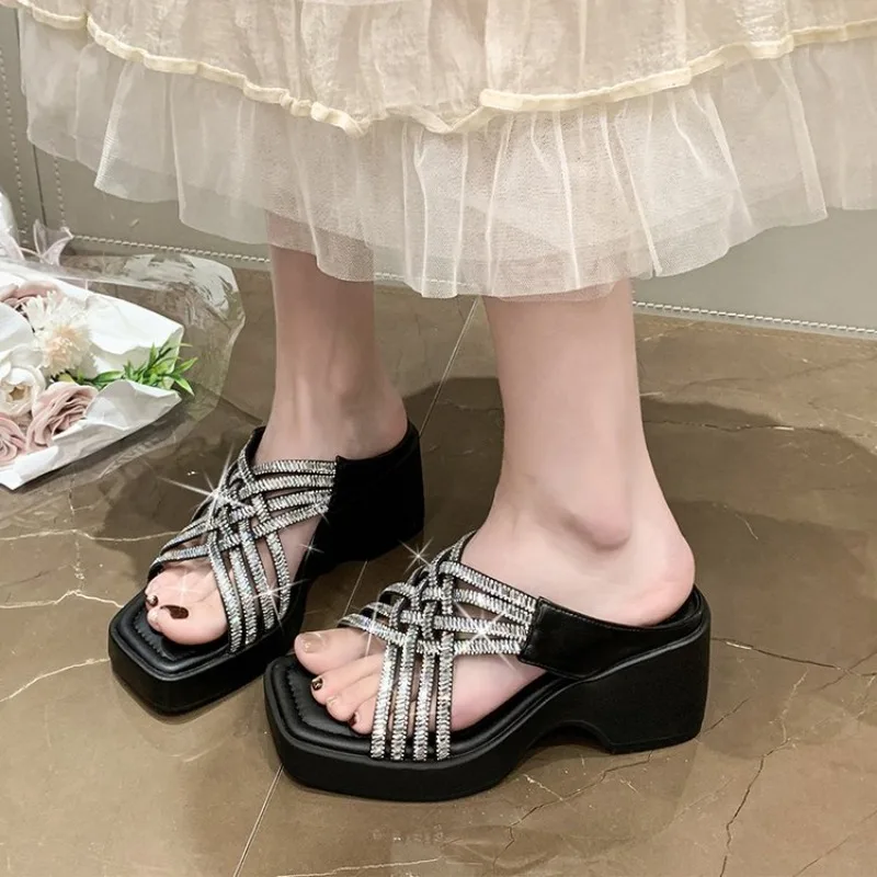 Small Platform Wedge Rhinestone Slippers Women's 2026 Summer New High-heeled Lightweight Block Heel Shoes
Small Platform Wedge Rhinestone Slippers Women's 2026 Summer New High-heeled Lightweight Block Heel Shoes