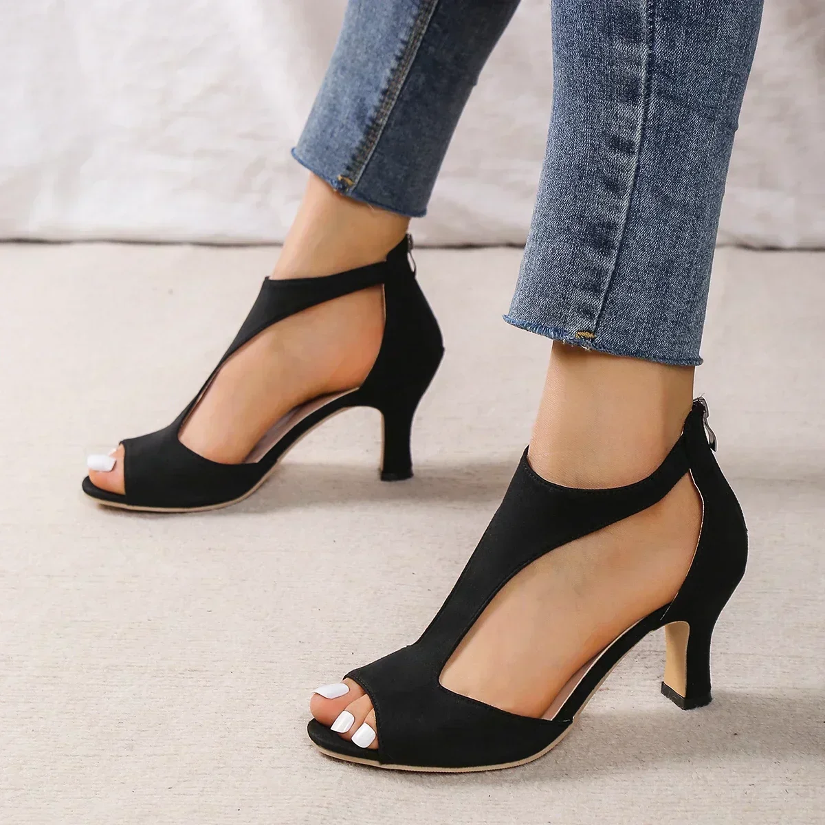 Summer Outdoor Casual Slippers Sexy Fashion Platform Flip Flops Designer High Heels Sandals Wedges Pumps Shallow Slides
Summer Outdoor Casual Slippers Sexy Fashion Platform Flip Flops Designer High Heels Sandals Wedges Pumps Shallow Slides