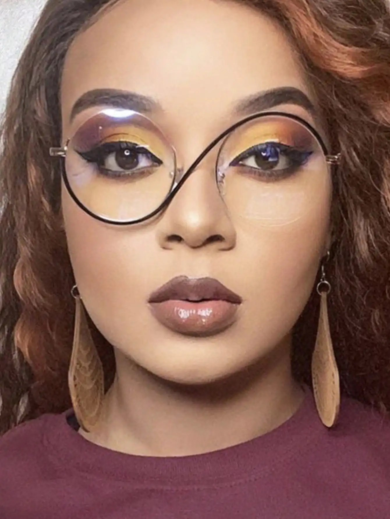 Minimalist Metal S-Shape Rimless Round Eyeglasses for Casual Streetwear
Minimalist Metal S-Shape Rimless Round Eyeglasses for Casual Streetwear