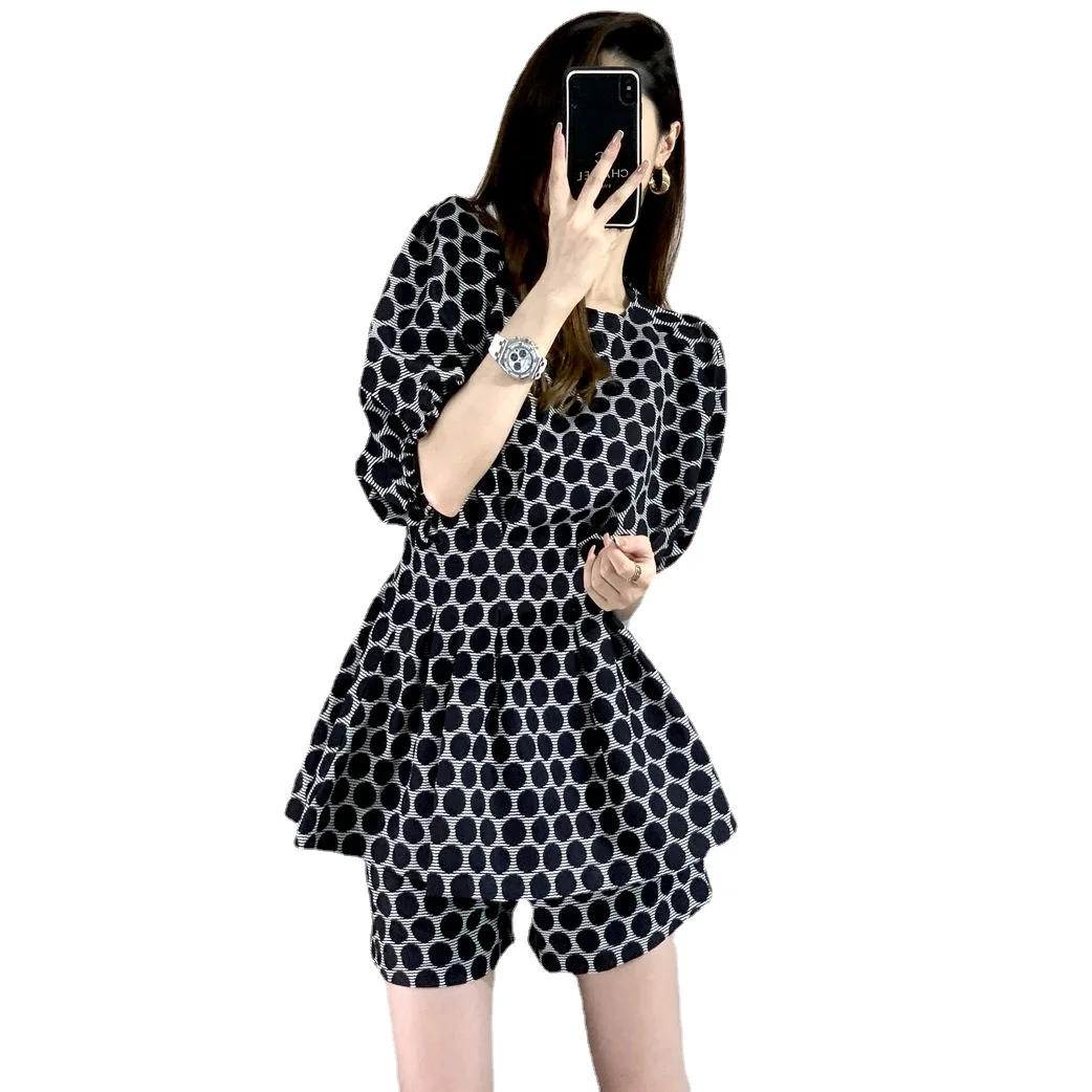 Women's Set 2022 New Women's Light Cooked Wind Frying Street Hepburn Wind Black Short Black Short Set Two -piece Set Summer
Women's Set 2022 New Women's Light Cooked Wind Frying Street Hepburn Wind Black Short Black Short Set Two -piece Set Summer
