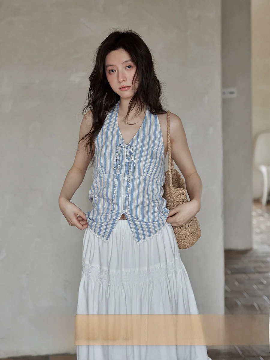 Elegant Blue Striped Sleeveless Shirt Women's Fashion Casual Breathable Cotton V-neck Button Detail Commute Style Shirt
Elegant Blue Striped Sleeveless Shirt Women's Fashion Casual Breathable Cotton V-neck Button Detail Commute Style Shirt