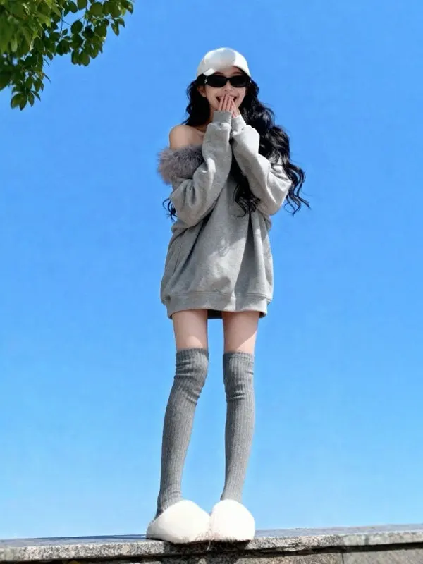 Корейский уютный удлиненный свитер свободного кроя с уникальным дизайном для женщин, комфортная уличная одежда на зиму
Корейский уютный удлиненный свитер свободного кроя с уникальным дизайном для женщин, комфортная уличная одежда на зиму