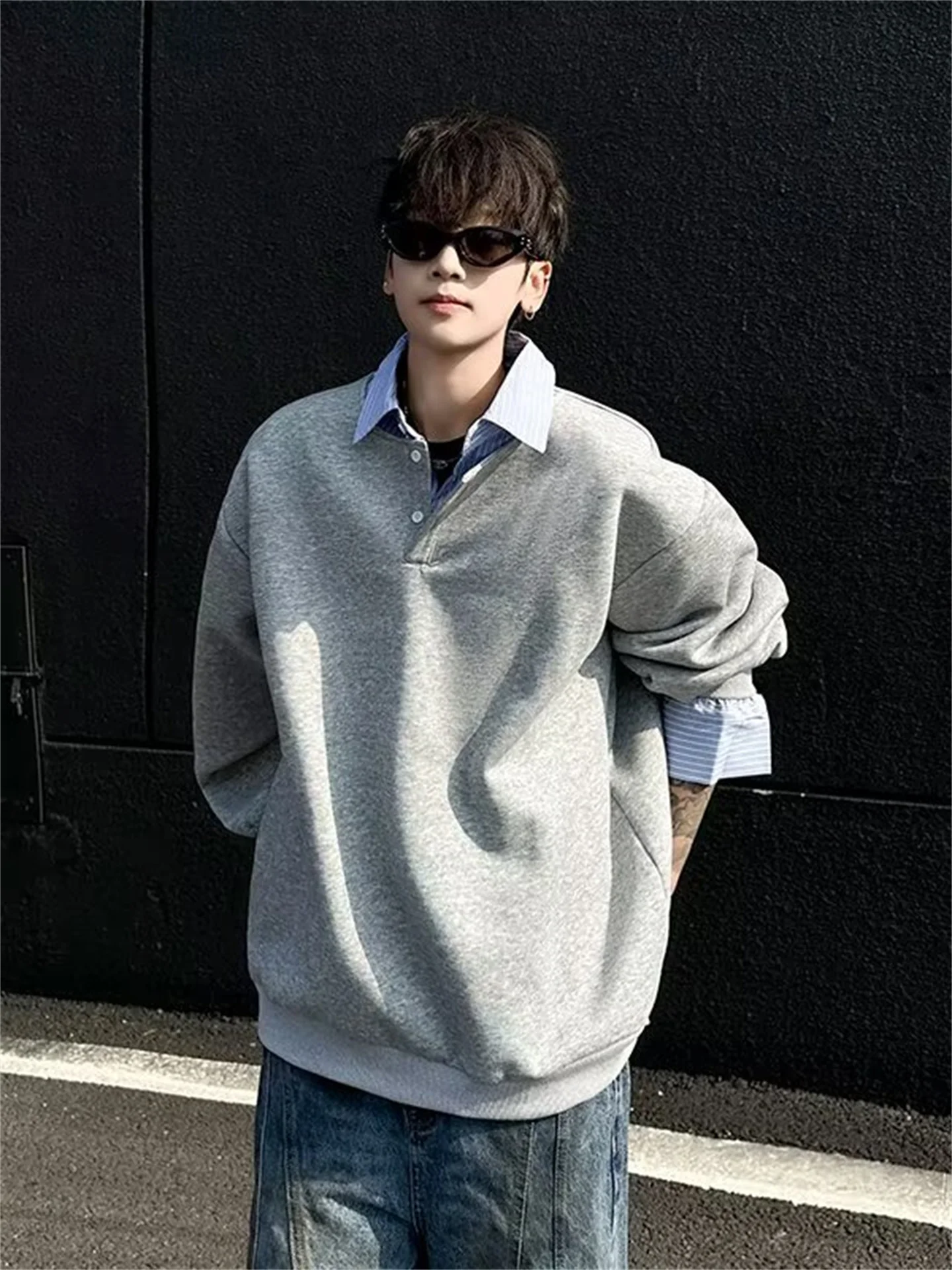 Корейский свитшот для мужчин, плотный, в университетском стиле, с отложным воротником, повседневный, свободного кроя
Корейский свитшот для мужчин, плотный, в университетском стиле, с отложным воротником, повседневный, свободного кроя